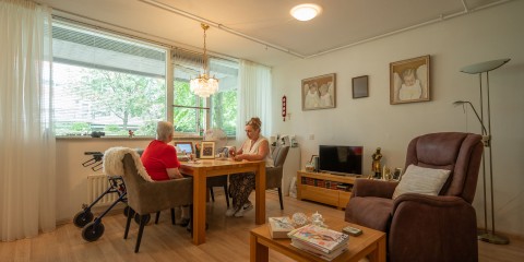 bewoner in haar woning