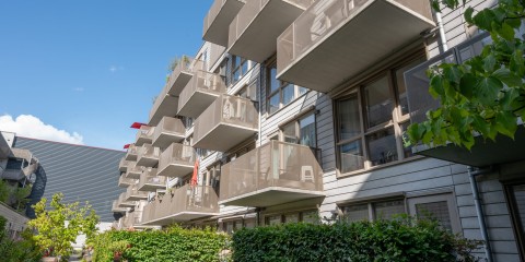 het buitenbalkon van Willem Drees-oostpoort