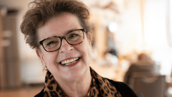 Jolanda was huisarts. Ze stapte over naar de ouderenzorg: 'Terwijl ik zelf veel over verpleeghuiszorg leerde, deelde ik mijn kennis als huisarts ook in het team.’