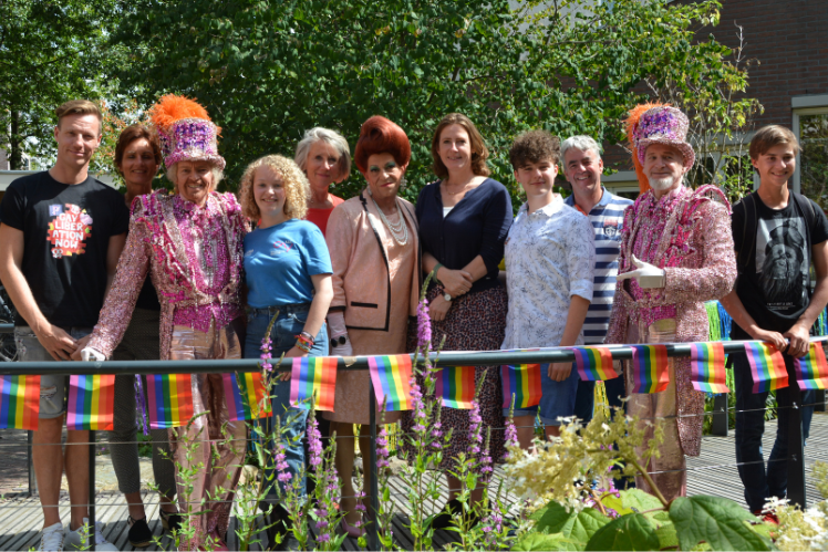 Jong en oud ontmoeten elkaar_in de tuin van De Rietvinck_I'm Proud by Amstelring