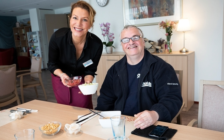 Lekker eten en een goed gesprek in de ZorgHerberg met Janneke Siebelink
