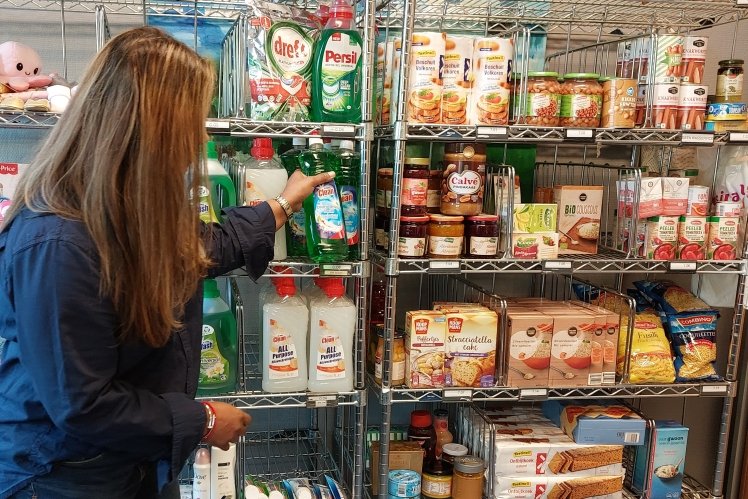 Voor collega's die het financieel moeilijk hebben, dagelijkse boodschappen om mee te nemen