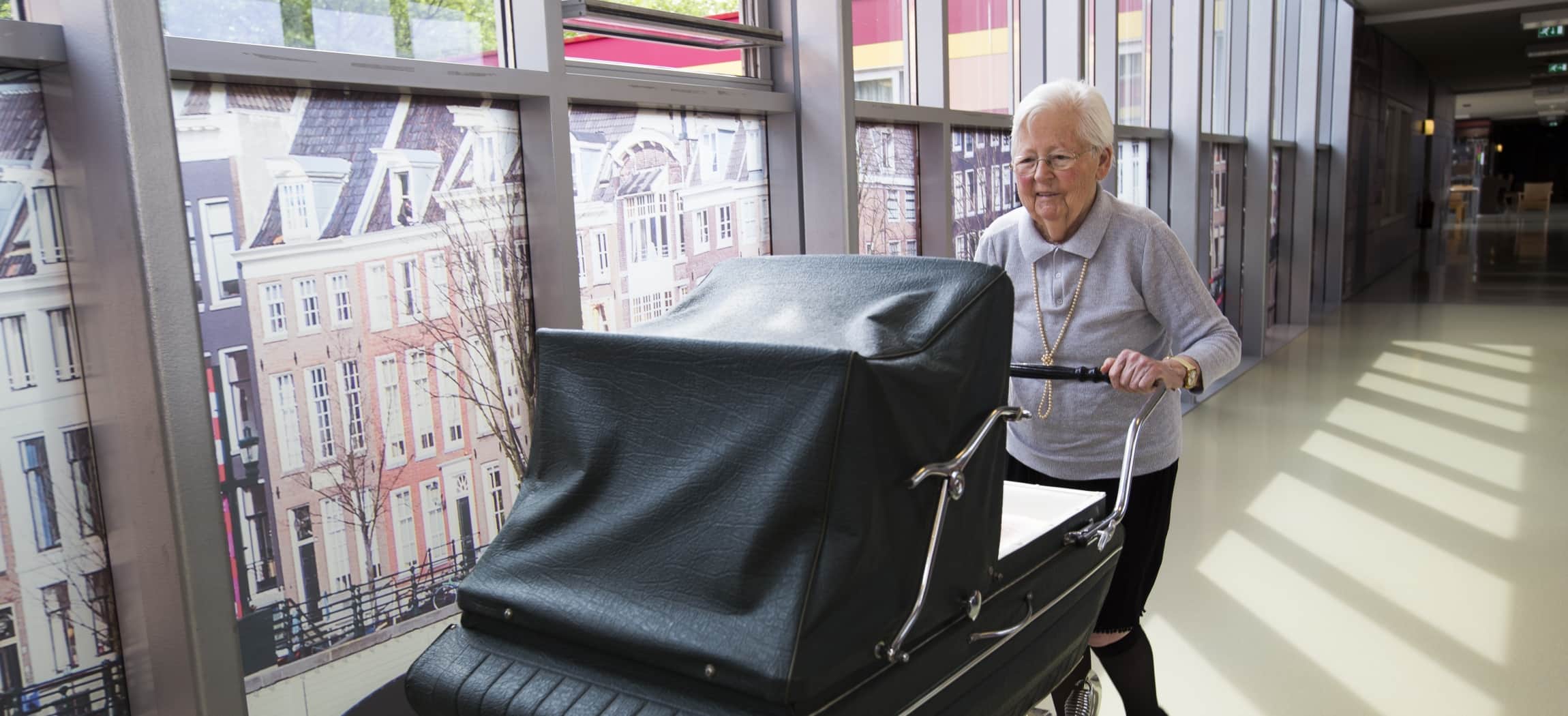 Belevingsgangen voor mensen met dementie in verpleeghuis Leo Polak Amsterdam Nieuw-West