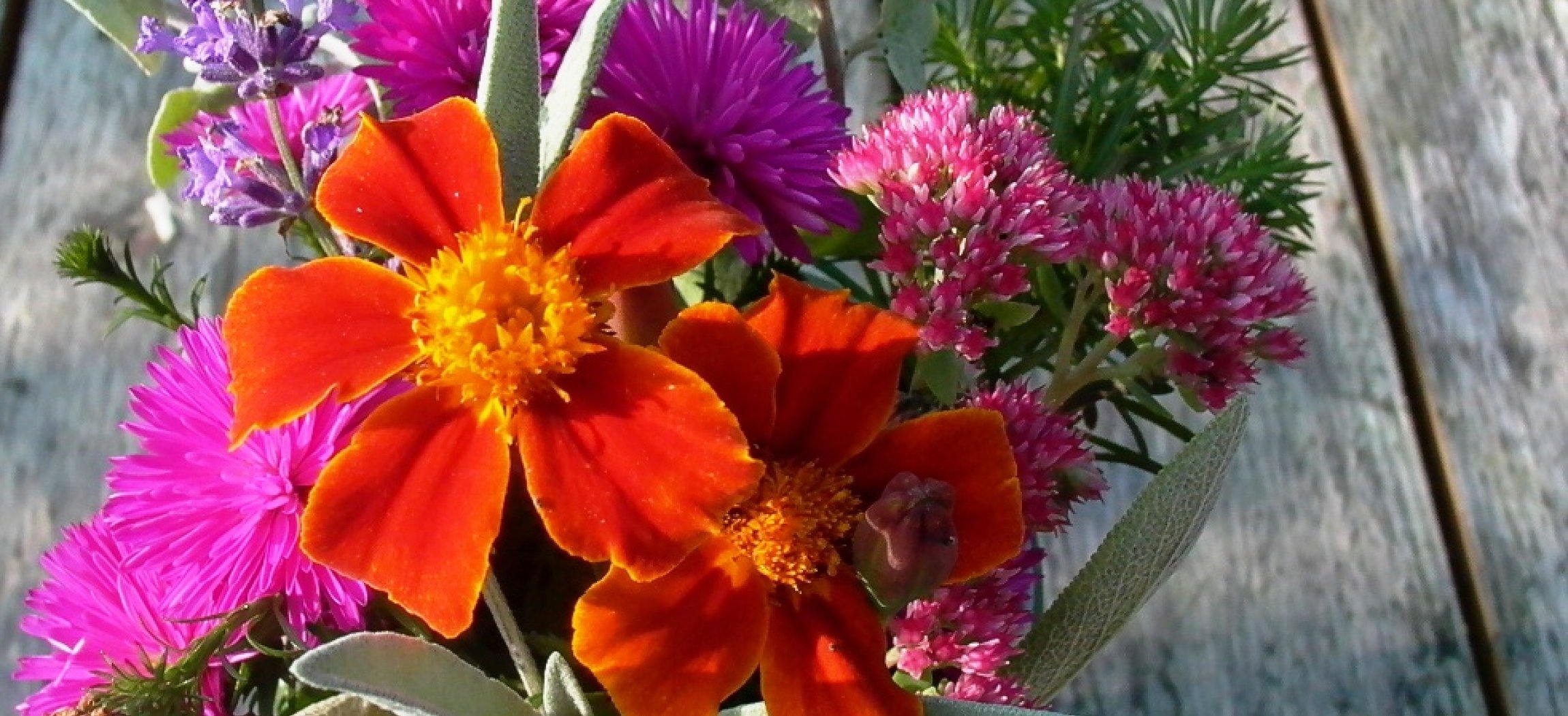 Bloemen op tafel