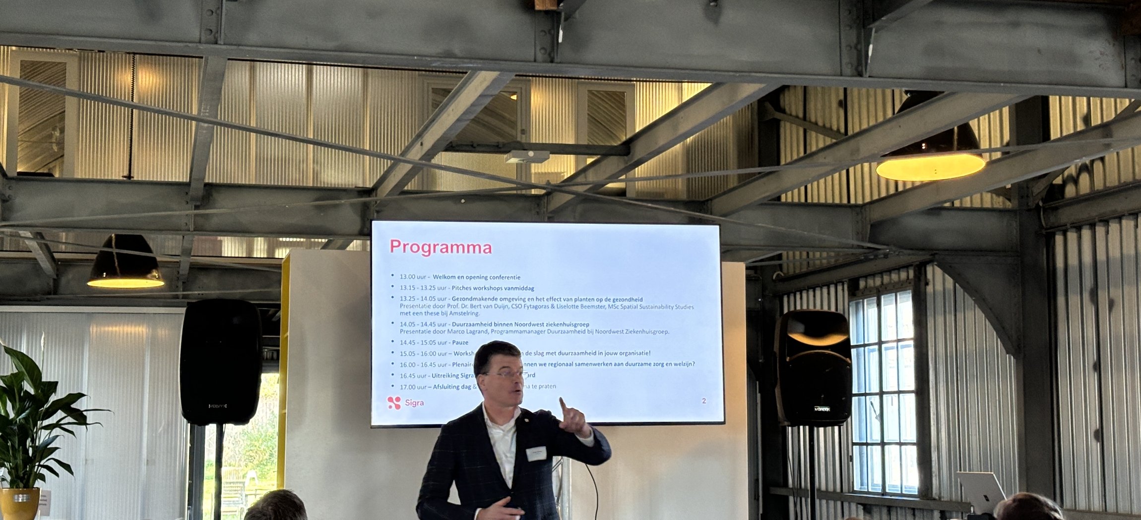 Jeroen als host tijdens de Sigra-conferentie ‘Duurzaamheid in Zorg en Welzijn