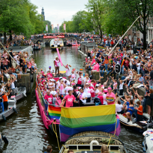 Roze boot tijdens Amsterdam Pride 2019